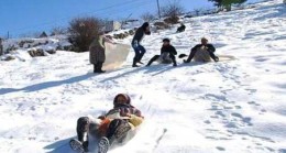 Akkuzulu’ya Kar Yağdı Okulları Tatil