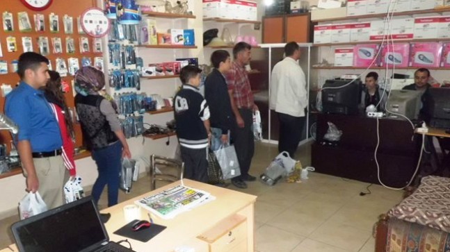 Yeni Frekansları Cihazlarına Yükletmek İçin Kuyruğa Geçtiler