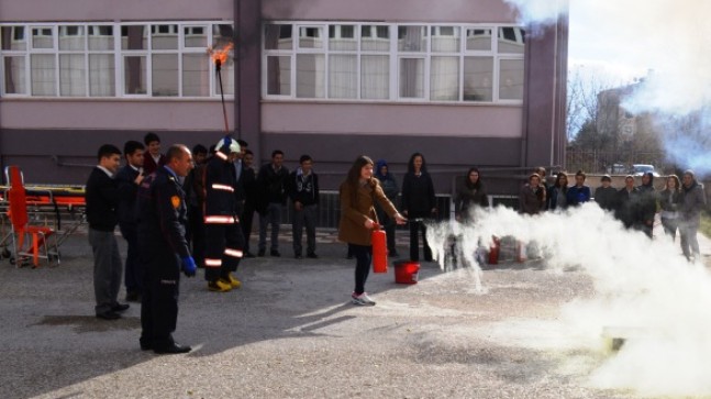 112 Sağlık Öğrencilerine Yangın Tatbikatı