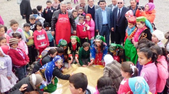 Mahallemizde Gelenekler Devam Ediyor