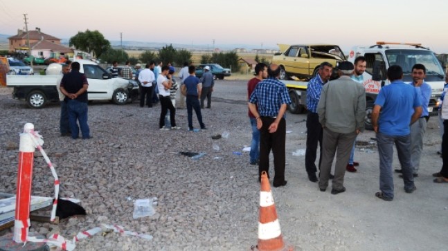 Akkuzulu Kavşağında Kaza: 5 Yaralı