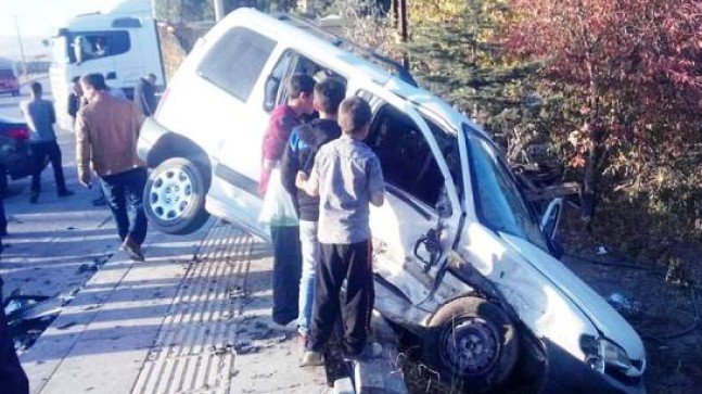Akkuzulu Yolu Üzerinde Kaza: 5 Yaralı