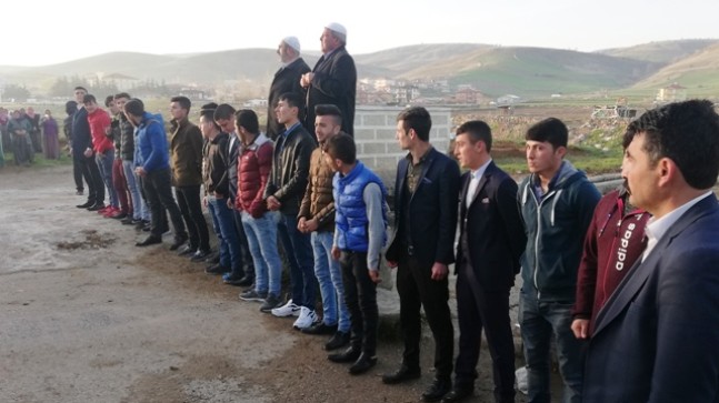 Akkuzulu kınalı kuzuları göreve hazır