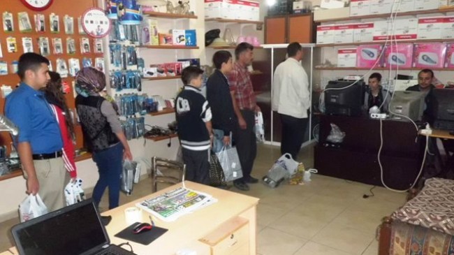 Yeni Frekansları Cihazlarına Yükletmek İçin Kuyruğa Geçtiler