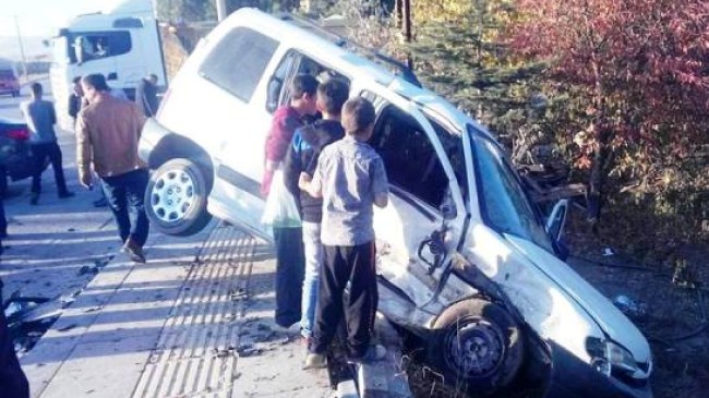 Akkuzulu Yolu Üzerinde Kaza: 5 Yaralı