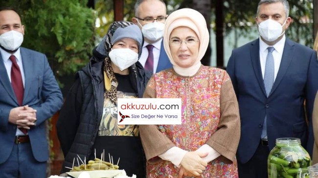 Cumhurbaşkanını eşi Emine Erdoğan turşu kurdu