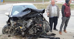 Kaza kavşağında otomobiller çarpıştı 7 yaralı